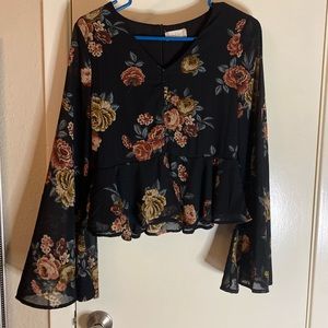 FLARED SLEEVE CROP TOP